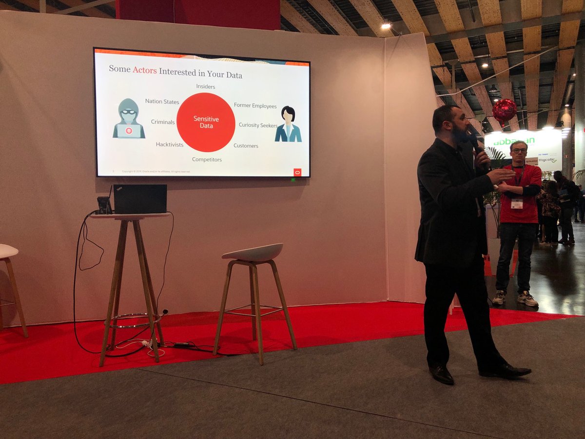 plemartret's tweet photo. #FIC2020 ⁦@Oracle_France⁩ avec Hakim Loumi presente la securité de #oci le cloud Oracle et explique comment sécuriser ses ⁦@OracleDatabase⁩ ⁦@ProustNicolas⁩ ⁦@InesRechid⁩ ⁦@RAFBE⁩ ⁦@DamienRilliard⁩ https://t.co/so1cxY3kcy