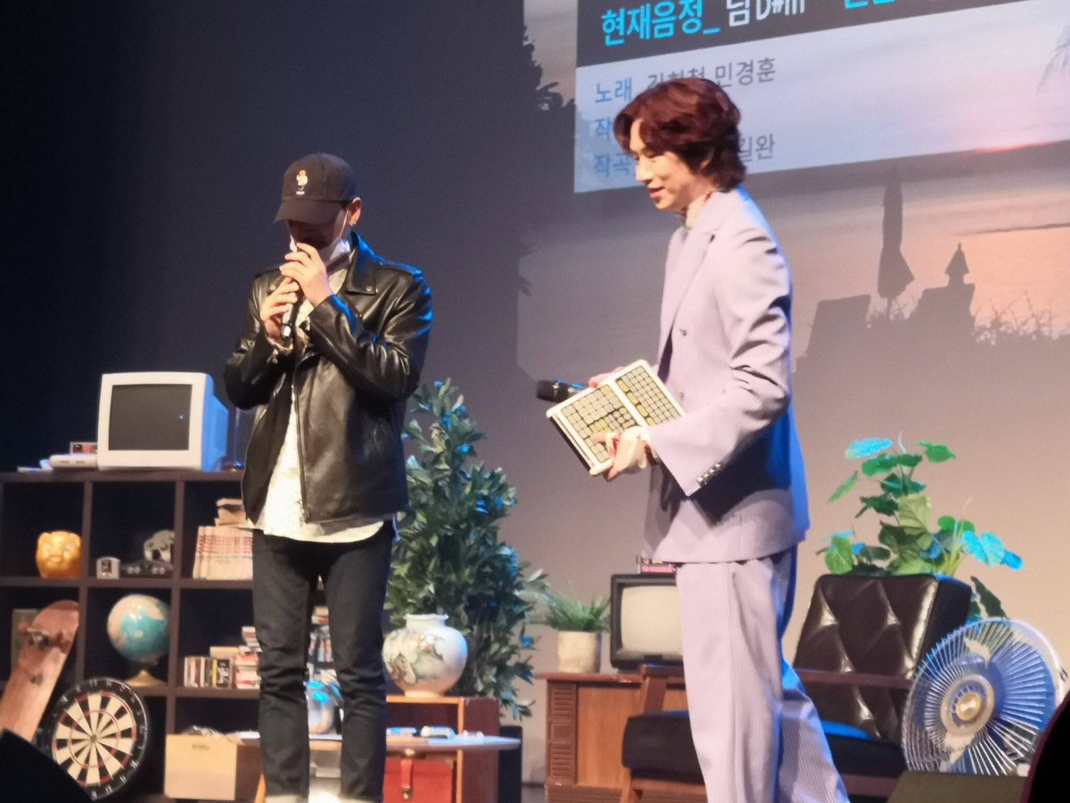 heechul used his own money to produce his 1st solo song "old movie" & to organize HEE Talk (talk concert) for his fans with cheap ticket price so that fans can interact with him more.
