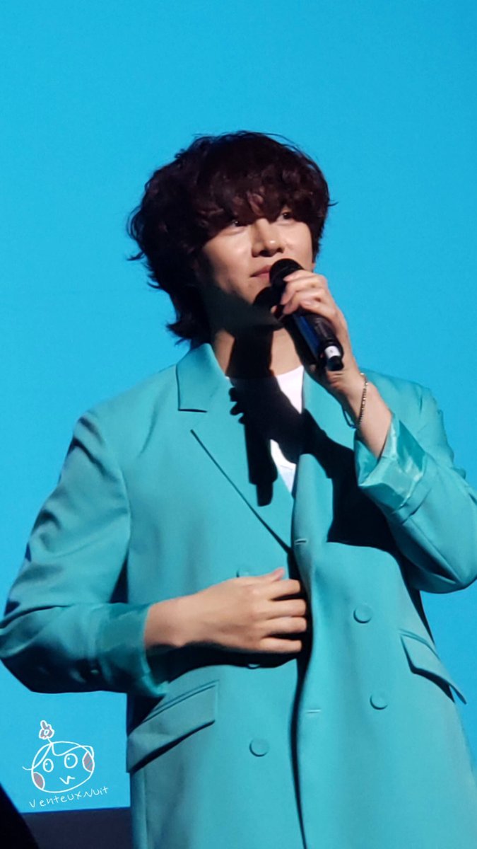 heechul used his own money to produce his 1st solo song "old movie" & to organize HEE Talk (talk concert) for his fans with cheap ticket price so that fans can interact with him more.