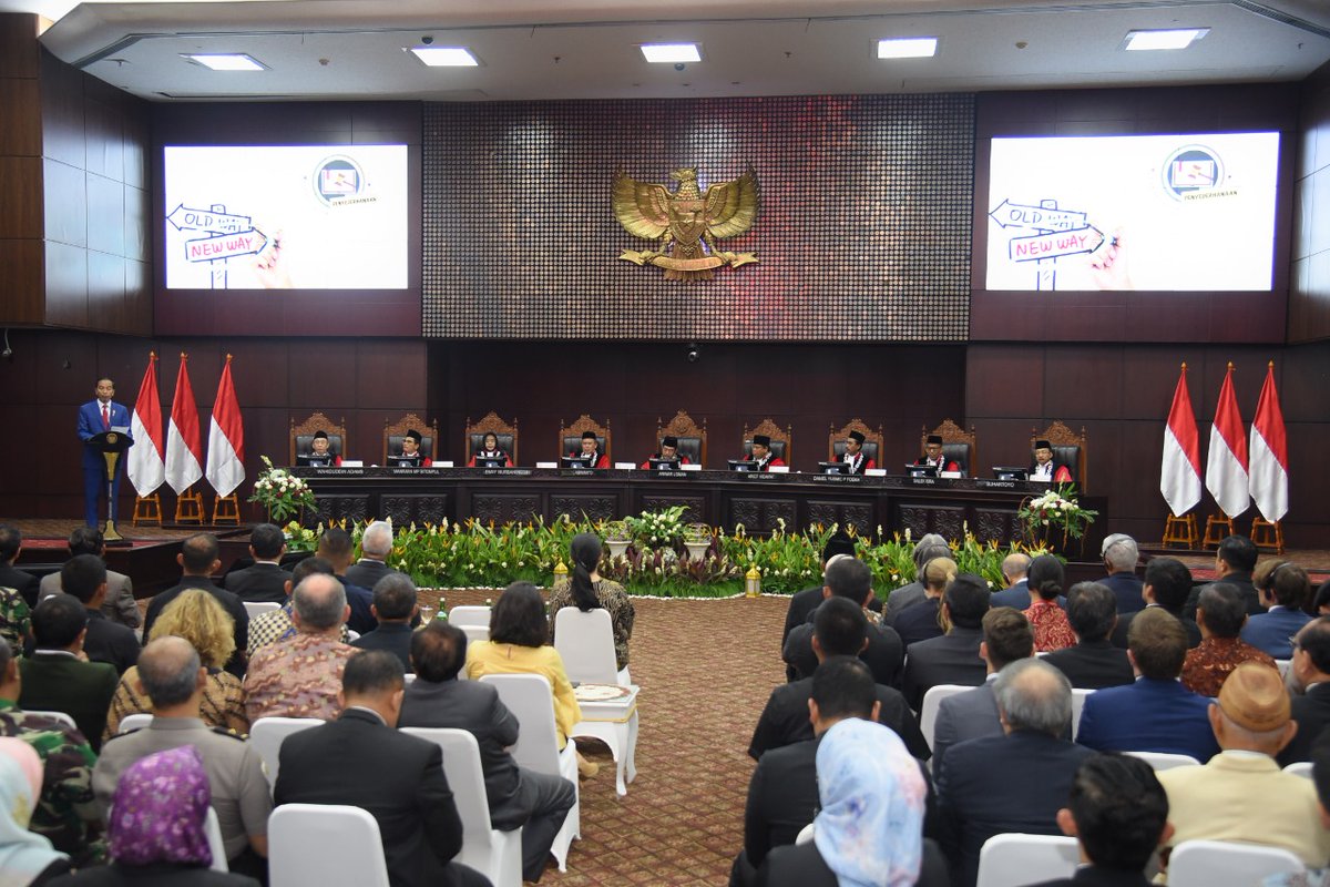 PDIPBinangun's tweet photo. Ketua DPR RI menghadiri acara Penyampaian Laporan Tahunan Mahkamah Konstitusi, di Gedung Mahkamah Konsitusi RI, Jakarta, Selasa (28/01/2020) https://t.co/ZGTrG8nPD5