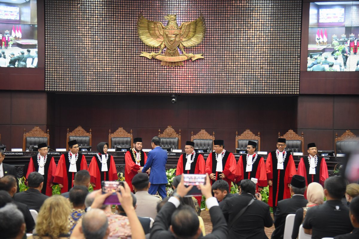 PDIPBinangun's tweet photo. Ketua DPR RI menghadiri acara Penyampaian Laporan Tahunan Mahkamah Konstitusi, di Gedung Mahkamah Konsitusi RI, Jakarta, Selasa (28/01/2020) https://t.co/ZGTrG8nPD5
