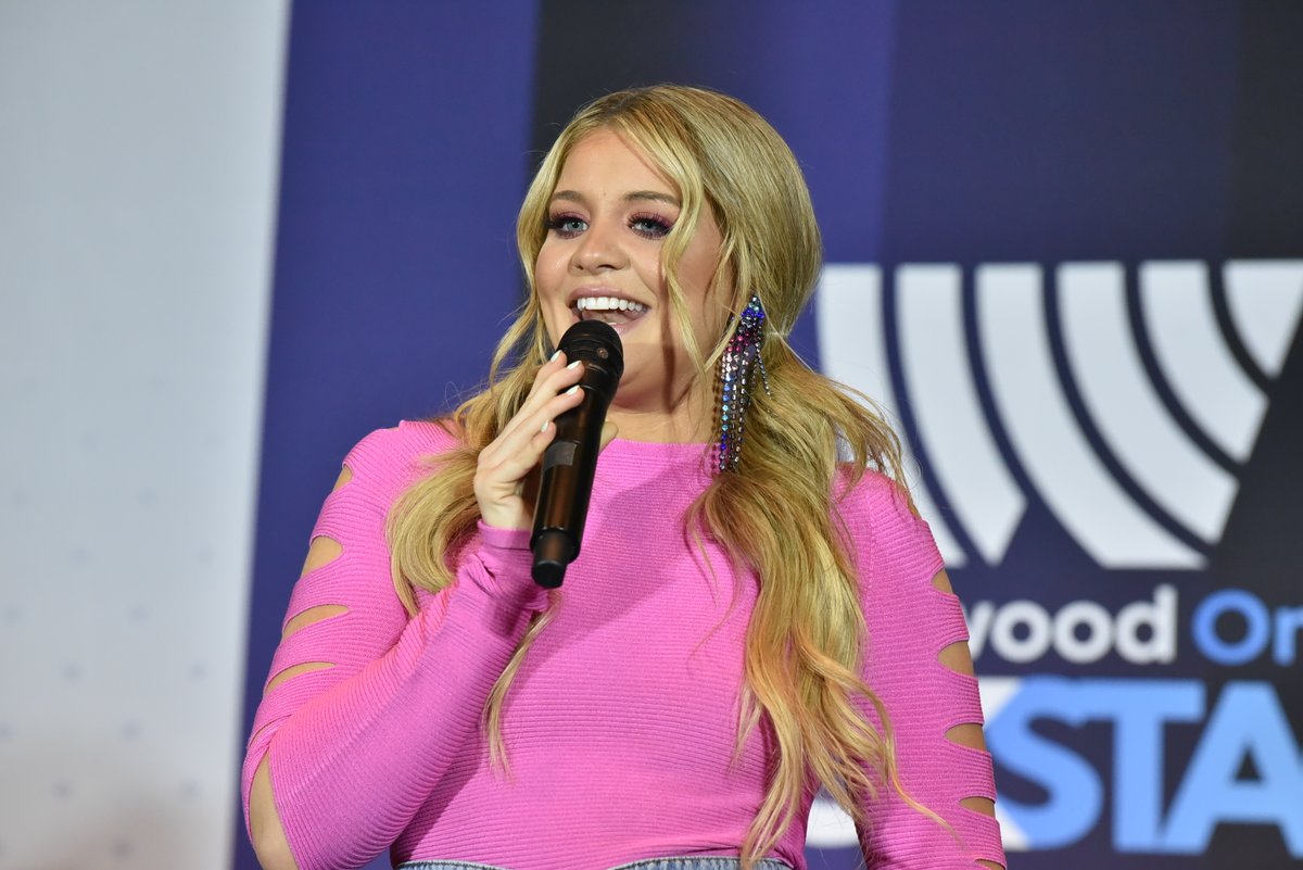 US933's tweet image. :NEW EP: @Lauren_Alaina new six-song EP called #GettingGood is out today! #ListenLive
player.listenlive.co/53771