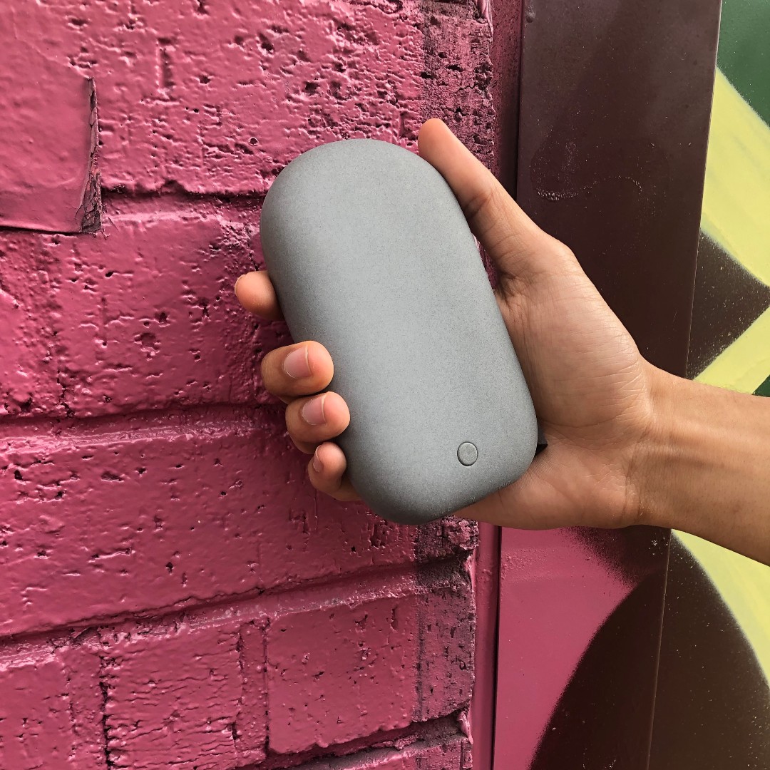 Our lightweight and portable #QiStone2 can go wherever you go... so you can keep your phone topped up all day long 📱💪

#WirelessCharging #OnTheGo #TechLovers #CityLife