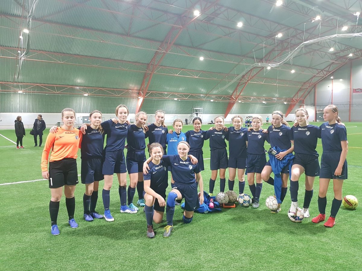 FCEspooT06's tweet photo. #pelipäivä #helmarit Päivän toinen ja vika peli #ppj vastaan päättyi Espoon 4-0 voittoon ⚽️⚽️⚽️⚽️ Huippua!💙 Kiitos päivän vastustajille hyvästä vastuksesta! 💙🤍 #goespoogirls #palloliitto #etelä  #t14 #lohkoB #FCET06 #fcespooedustust06 https://t.co/ctd1UDKLJJ