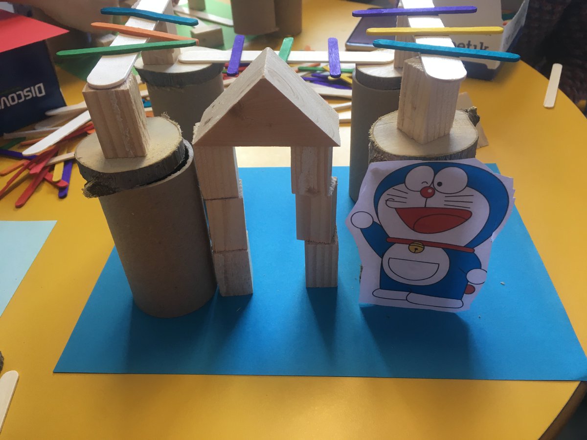 Actualizado el 'site' de <a href="/musiarq/">musiARQ. Creando arquitectura con la música</a> en <a href="/UVadivulga/">UVadivulga</a> con la visita a las <a href="/AulasValladolid/">Aulas Hospitalarias Valladolid</a> del Clínico. 

Los menores hospitalizados pudieron ser arquitectos por un día con hasta cuatro talleres diferentes.

Con la colaboración de <a href="/FECYT_Ciencia/">FECYT</a> y <a href="/CienciaGob/">Ministerio de Ciencia, Innovación y Universidades</a> 

ucc.uva.es/actividades/mu…