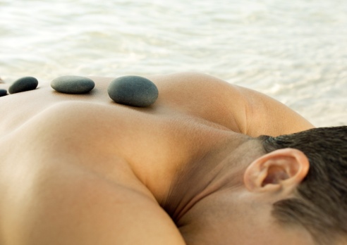 Spa_Etc's tweet photo. [Edito] Quatre soins avant-ski pour être au top au pied des pistes : yoga, beauté des pieds, massage énergétique, soin du visage... et massage aux pierres chaudes en après-ski !
@codageparis @megeve_hotels @HELIOPICSPA @HameauAlbert1er @DrHauschka_FR 
https://t.co/yayp6L2FKr https://t.co/37mIonm1pz