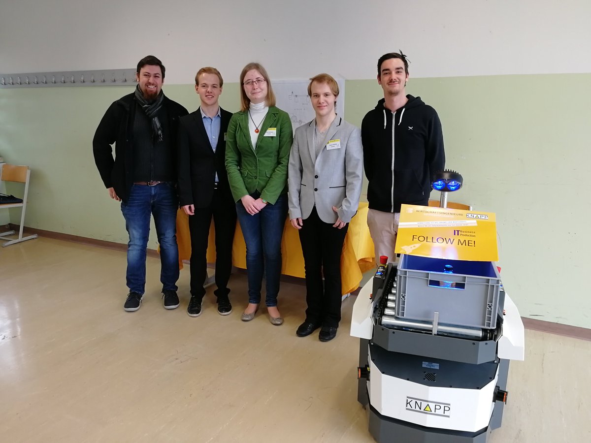 KNAPP_AG_de's tweet photo. The "Optimization of the KNAPP Open Shuttle" was the topic of a thesis written by students of BULME Graz-Gösting. They presented their thesis and an Open Shuttle during the open days. #weareknapp #thesis #bulme #OpenShuttle #amr https://t.co/UcHPkos23A