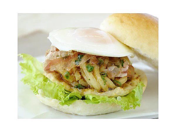 @rakuichirakuthe 真似できるものならやってみなさい？
うどんバーガーじゃあ！！
もう意味わからん 