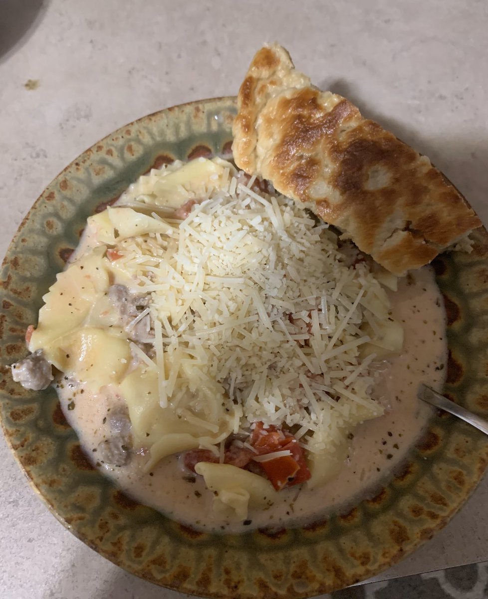 thedanigrossman's tweet photo. Is your mouth watering yet? 😋It’s sold out but you can start planning your recipe to enter the contest next year 👏🏻 This years event will be bittersweet for the creators. We’ll tell you why, ahead at 4pm on @nbc4i @SoupFest614 #souprocks #soupfestival https://t.co/kq3vjnuAcZ