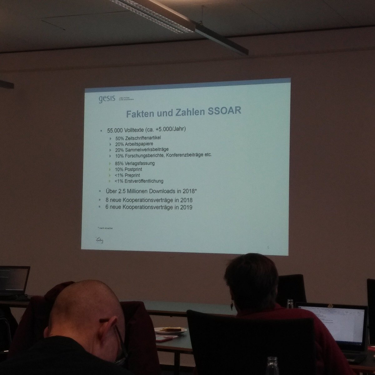 v_i_o_l_a's tweet photo. weiter geht es mit agathe gebert zum repository SSOAR der @gesis_org (https://t.co/dW8otYdpcO) und der bedeutung von #repositories als #openaccess-#infrastruktur mit zahlreichen mehrwertdiensten. #enableoa https://t.co/OBh2nSpdQj