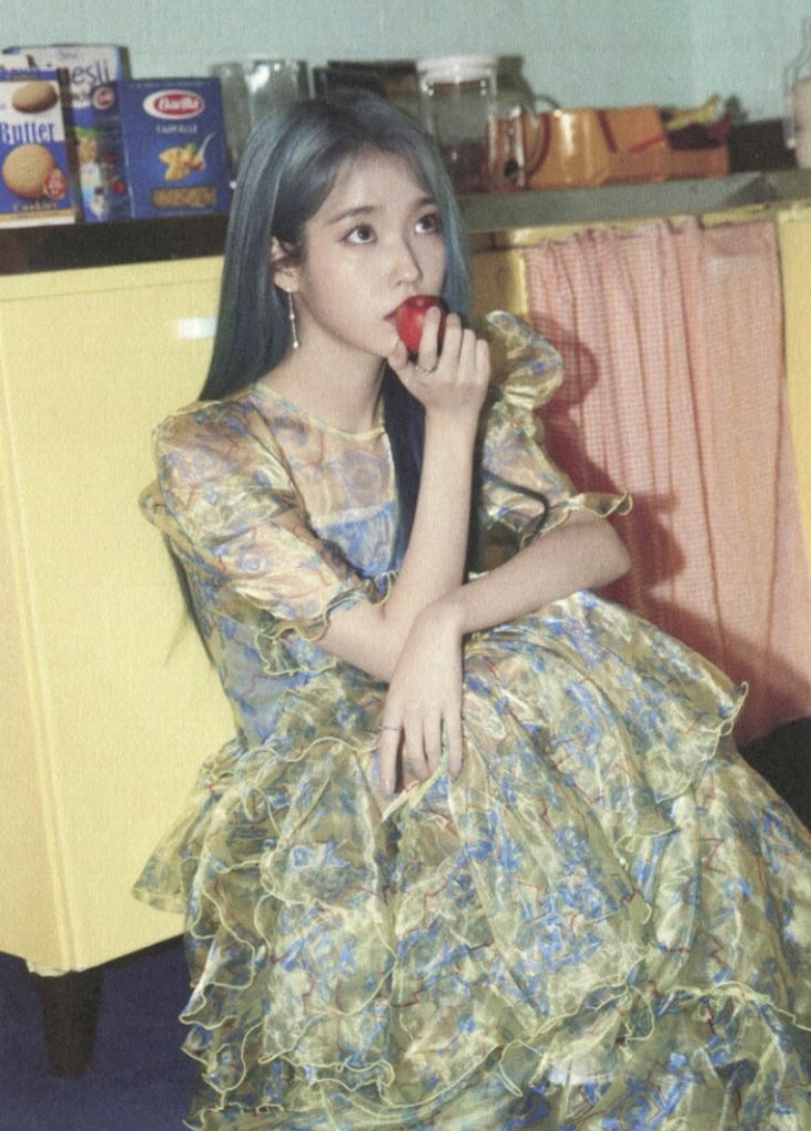 th1nness's tweet photo. 아이유 https://t.co/odmKjD2jNl