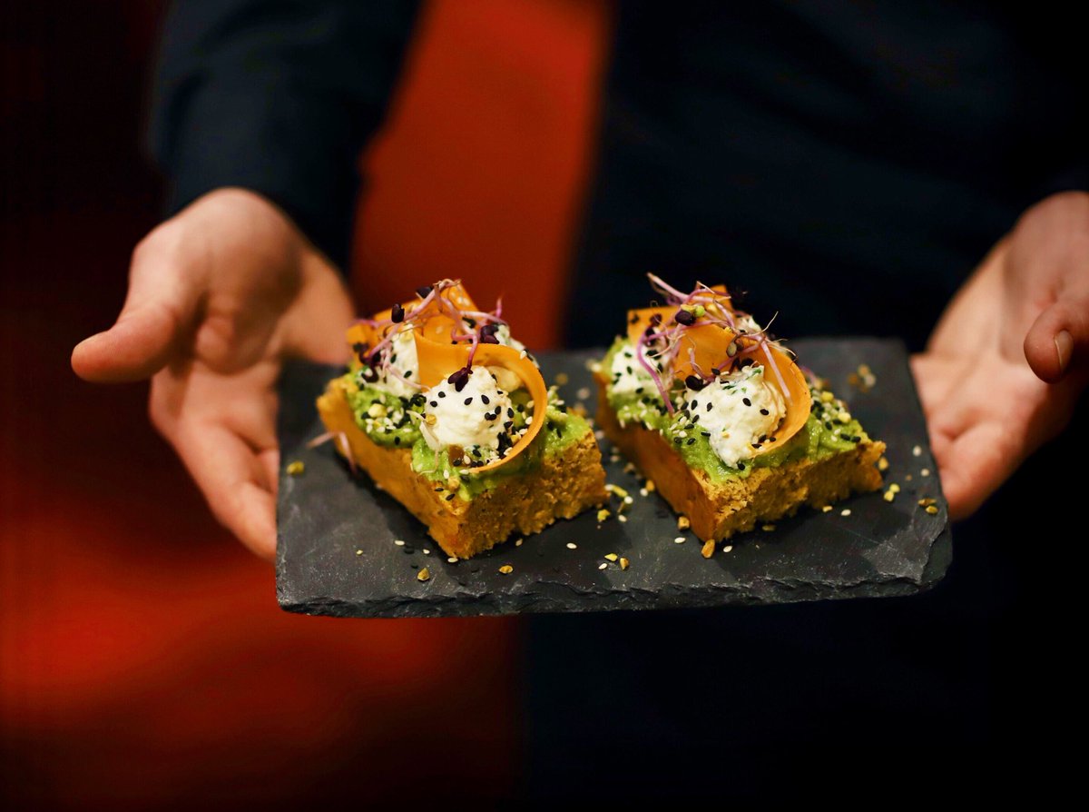 ⚡️FOCCACIA MAISON ⚡️

Brousse aux herbes, crème d’avocat, légumes croquants 😋

#Marseille #LaRéale