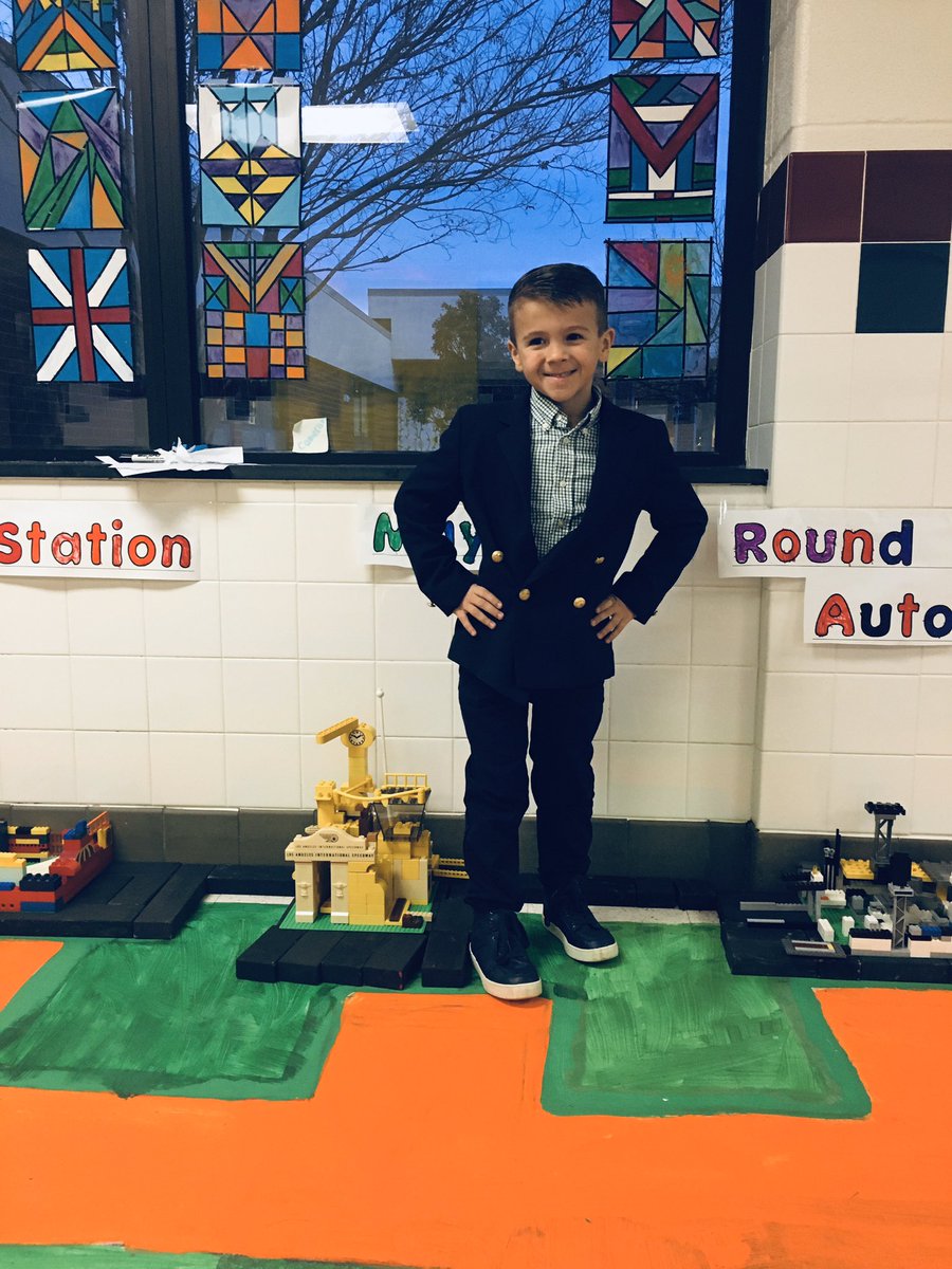 The mayor is ready for his Epic Build Showcase! <a href="/HashTagRHES/">Kindergarten Bears</a> <a href="/RoundHillES/">Round Hill Elem</a>