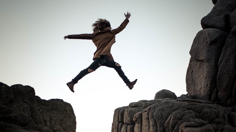 Weißt du, warum Quereinstiege so schwer sind? Menschen suchen diejenigen, die ihnen ähnlich sind. #Diversität ist hingegen mit Arbeit verbunden. Es bedeutet, sich selbst zu hinterfragen. Habe dennoch den Mut, den Weg zu gehen, der zu dir passt! #AcademicTwitter #phdchat #phdlife