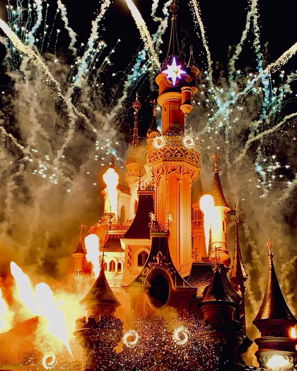 Jk Disney 研究会 Scoolgirls Disney Laboratory Disney Illuminations Paris Disney プロジェクションマッピング 噴水 花火が織りなすナイトショー 豪華ディズニー キャラクターが登場します 動画は下の投稿に This Is Night Show Of