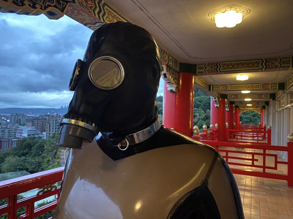 Wearing latex suit in Grand Hotel , Great view and feeling !!! 

Photo by @a1001216