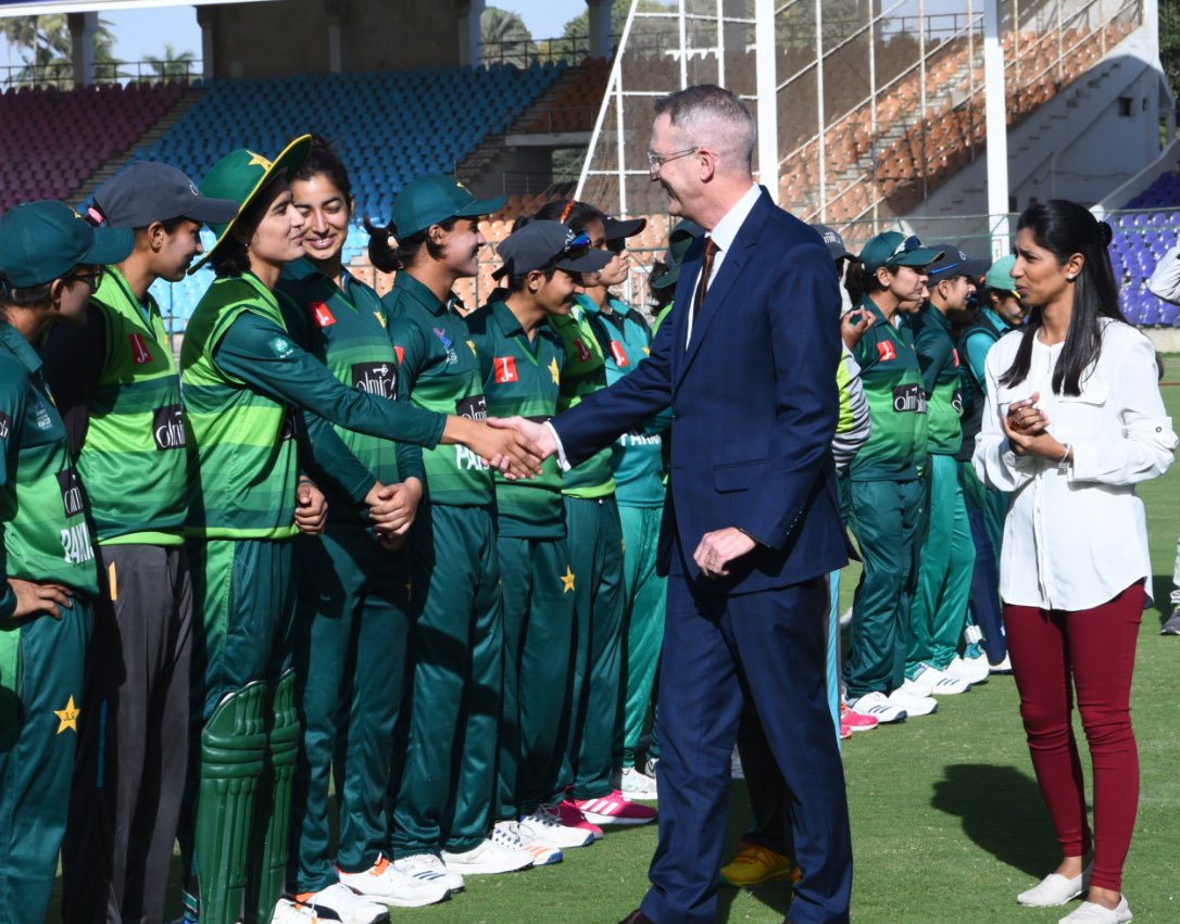 AusHCPak's tweet photo. Delighted to meet 🇵🇰 Women’s Team as they head off for #T20WorldCup in 🇦🇺 . The players will receive a very warm Aussie welcome. It’ll be a big year for women’s cricket, as 🇦🇺 aims to close the gender prize money gap &amp; set a record of attendance at a women’s fixture #FILLTHEMCG https://t.co/r3gwNlygqM
