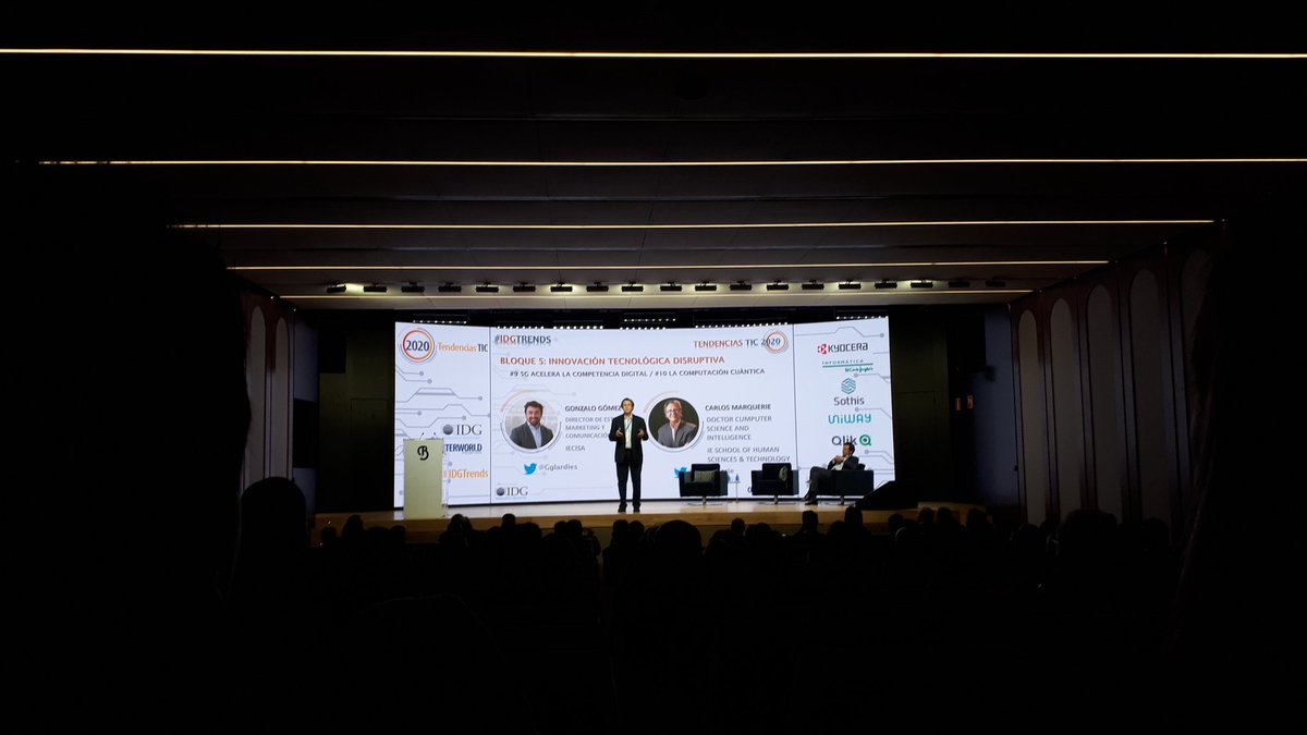 arturob82's tweet photo. Y finalmente aprendemos "innovación upstream" gracias a @cmarquerie del IE School of Human Sciencies &amp; Technology. Para 2020/25 no sólo copiaremos redes neuronales del ser humano sino también de la naturaleza. ¿Veremos la transmisión de datos vía raíces de un árbol? 

#IDGTrends https://t.co/LLfOWSVT3F
