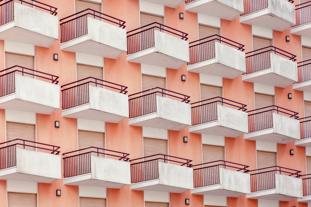 presentcorrect's tweet photo. More coastal palettes &amp; pattern. The balconies of Jesolo Beach in Venice.

https://t.co/YnJkHaYt7y https://t.co/Jv5RPGYdxG