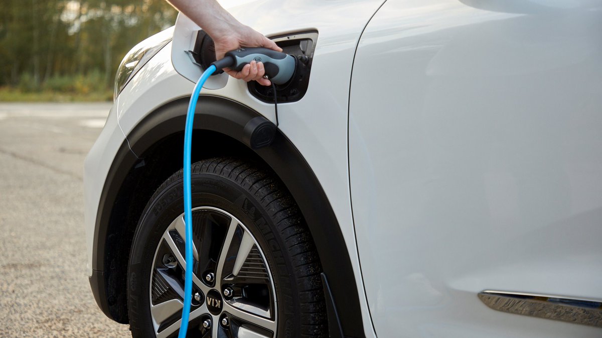 TowerhillKia's tweet photo. Are you interested in greener cars? We are delighted to announce the addition of plug-in hybrid versions of both the Kia Ceed Sportswagon and the all-new Kia XCeed to our range of electrified vehicles. Call in to Tower Hill Kia for more information on driving greener with Kia. https://t.co/FqwsbUbyAX