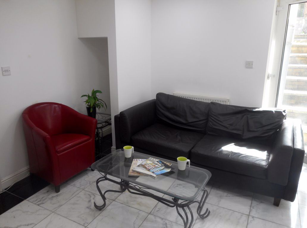 jnrproperties's tweet photo. FROM THE LIBRARY TO THE WOODVILLE PUB AND HOME IN MINUTES - ONLY £350pp
To Let 4 Bed Flat  Cathays Terrace, Cathays ( 4 Beds ) GF £1,340 pcm
Fresh refurbishment of outstanding quality. 4 good size double bedrooms with ensuite shower facilities. 

https://t.co/bjxioasppJ https://t.co/AqNl7QzrP5