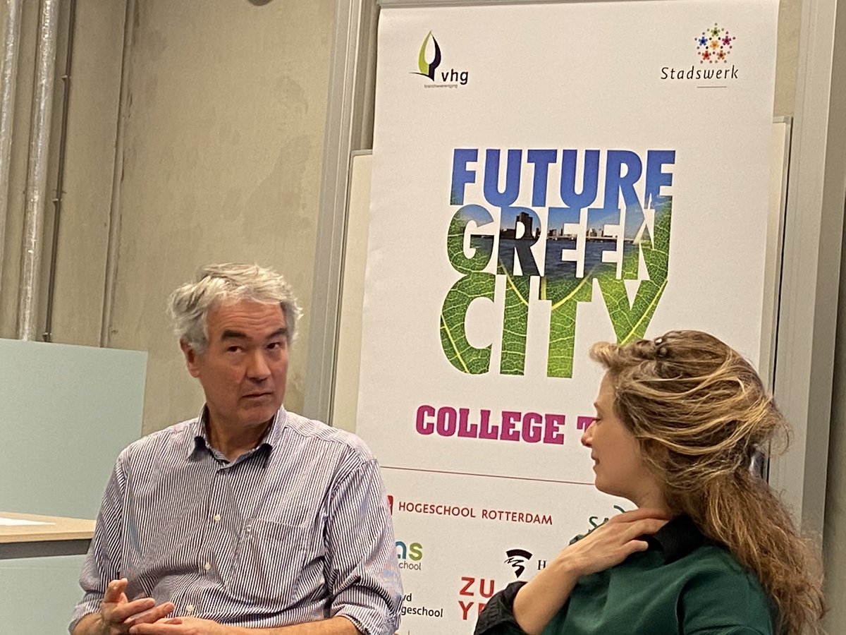 GroenOndernemen's tweet photo. Evanne Nowak in gesprek met Harry Boeschoten, programmadirecteur Groene Metropool van Staatsbosbeheer tijdens Future Green City Collegetour op Aeres Hogeschool in Almere @GroenOndernemen @stadswerk @AereshboAlmere https://t.co/JZqN5VqqBU