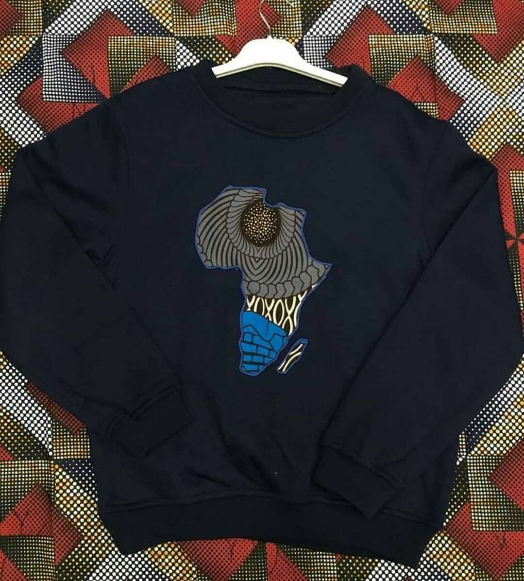 Ambitionist_K's tweet photo. Avoid the colds by getting one of these custom made African sweatshirts at an affordable prices.
They are good cotton material which is warm and heavy and can be made according to any size you want.They are unisex.
Call or watsap:0700123005
Price:2000
Deliveries done countrywide. https://t.co/WemRttqSDb