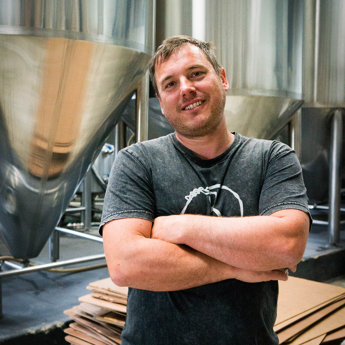 @eoghanwalsh drops in for a pint with the team at <a href="/8wiredbrewing/">8 Wired Brewing</a> 🌀😎🍺
Read full article: beer52.com/ferment/articl…

#fermentmagazine #beer52 #8wiredbrewing #breweryprofile