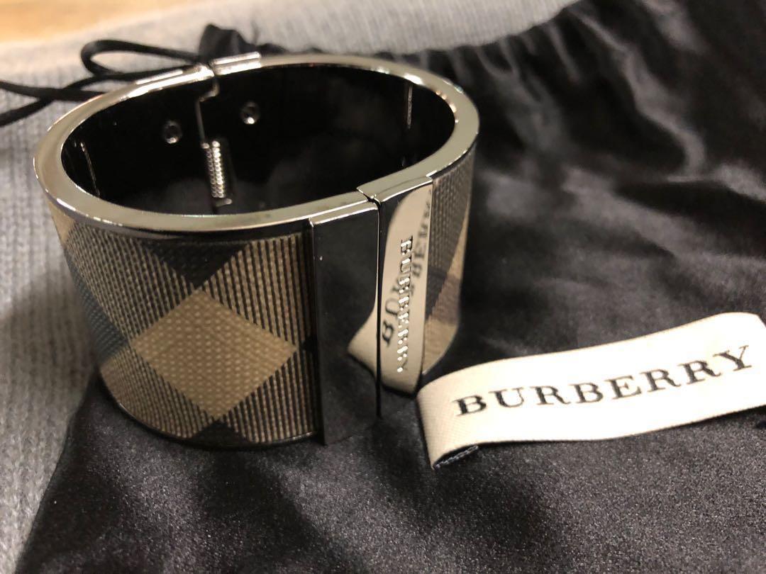 RetroWM's tweet image. As good as gold. Burberry Wide Cuff Bracelet just got in! 🥰• £60

This and more new items are available @RetroWM, 20 Pembridge Road, W11 3HL.

Visit our online shop at mgeshops.com

#burberry #bracelet #design #jewelrydesign #newin #burberryjewellery #bargainhunter