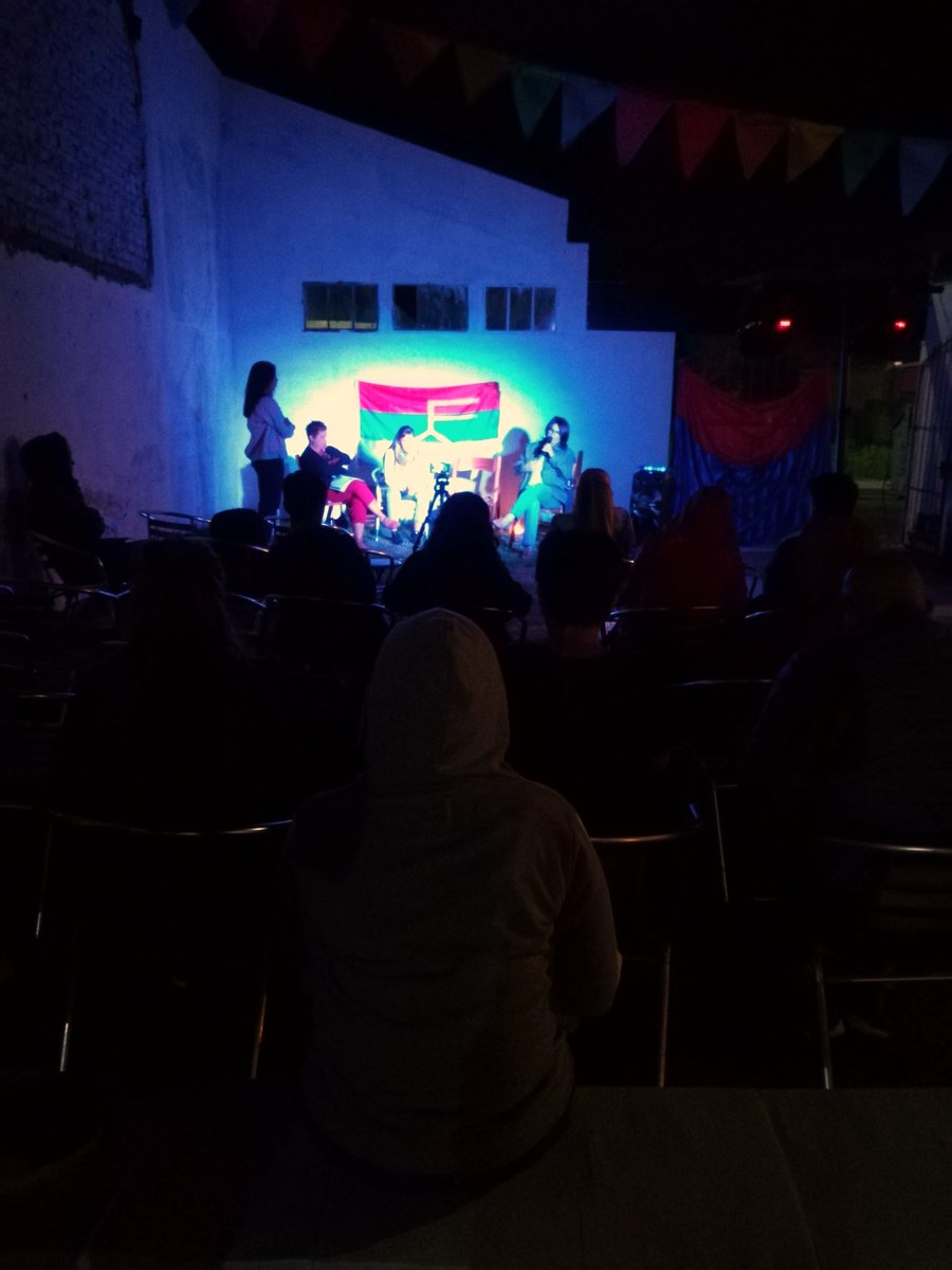 pepi_goncalves's tweet photo. un aplauso a @MarieClaireFA @gabymiraballes @bernaliliana y @jovenesfamaldo que anoche, a pesar del frío, metieron un montón de aportes para pensar  políticas de género en maldonado ante los retrocesos que dio gobierno de antía. #ProgramaFA #NochesProgramaticas https://t.co/IekieRsoFp