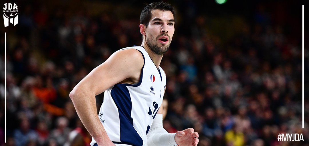 jdadijonbasket's tweet photo. 🎉 En ce vendredi, on souhaite un excellent anniversaire à Jérémy Leloup 🎈

#MyJDA #JDAfamily #Dijon https://t.co/Lk2mSA83O5
