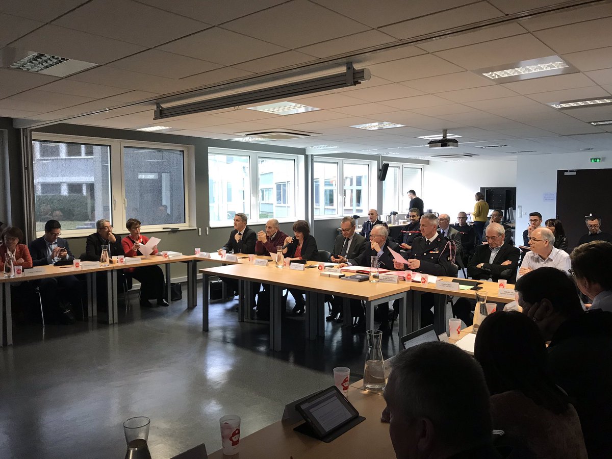 sdis42's tweet image. #instances Séance du conseil d’administration du #SDIS42 en présence des autorités @Prefecture42 @LoirePresse ➡️Au programme notamment l’approbation du projet de révision du #SDACR et le vote du #budget 2020 du @sdis42