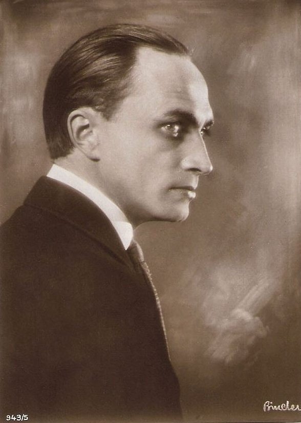 SilentRevue's tweet photo. #ConnieCountdown is here! 26 days until our screening of "The Hands of Orlac" (1924)  @RevueCinema
#ConradVeidt https://t.co/kPnmS7UaOm