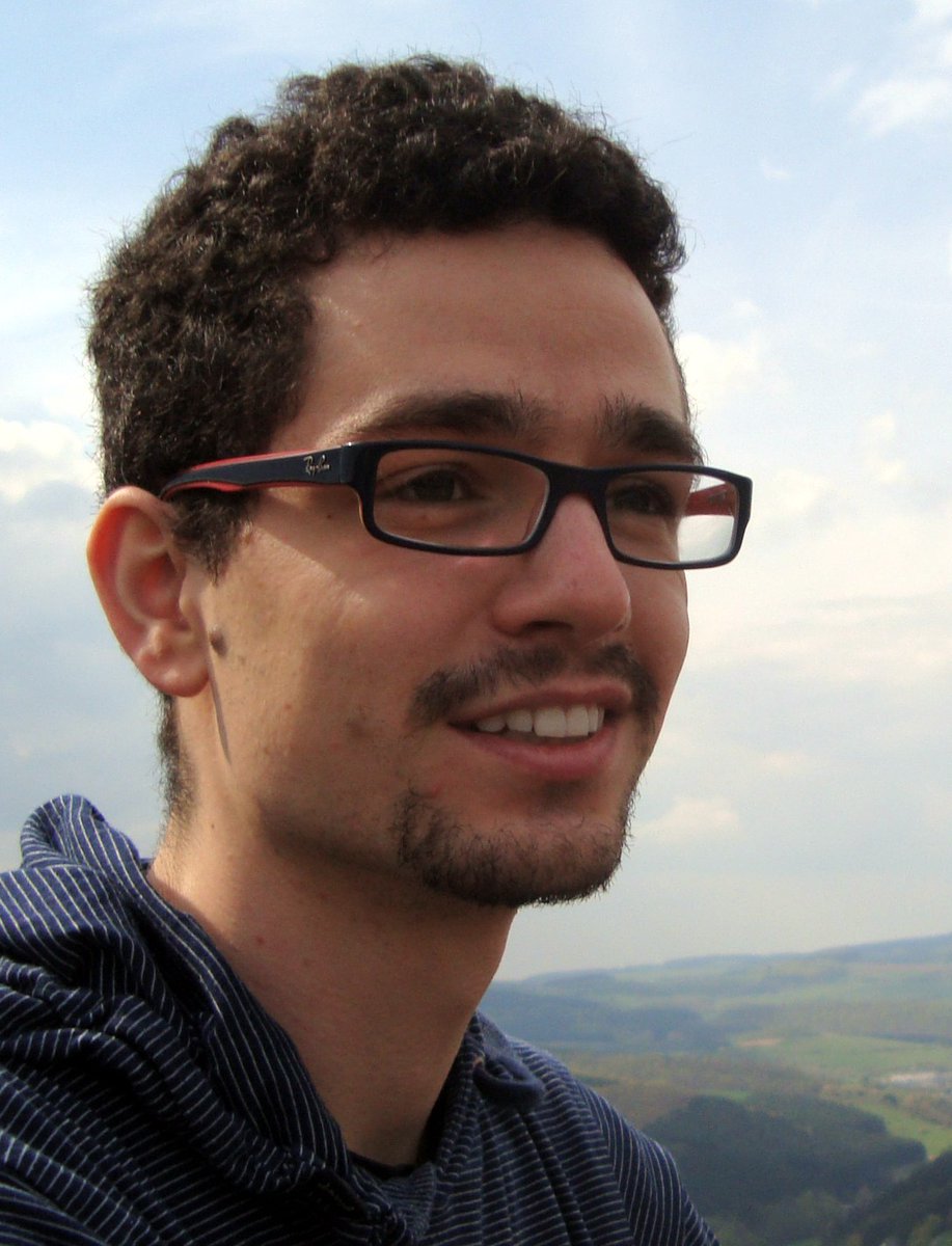 Unser zweiter #Slammer: Im Vortrag des #Informatikers Johannes Schildgen muss das Publikum überlegen, ob es vielleicht Pommes🍟 zu den Pommes haben möchte. Es geht um Empfehlungsalgorithmen, und das nicht nur an der Imbissbude, sondern beispielsweise auch beim Online-Shopping🛍️