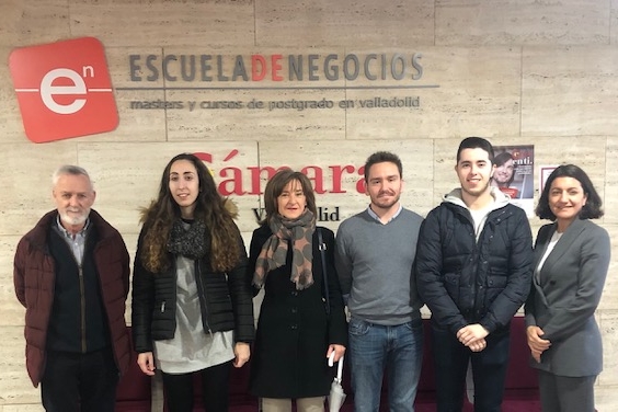 CatedraComEx's tweet photo. Los equipos #TIMMIS celebran reuniones para seguir avanzando en sus proyectos, como es el caso de los equipos @AytoCastromonte y #Coproga. Gracias a los beneficiarios del proyecto TIMMIS @cam_valladolid, por la cesión de instalaciones, y @EXPORTUN_va por el apoyo a los equipos 👏🏼 https://t.co/n183S6hjJk
