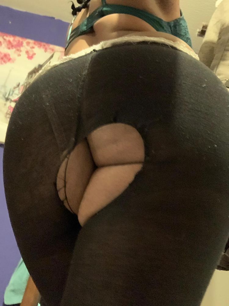 Dom777Ebony's tweet photo. and they ripped.
DM to buy me new pair!

#finD #femdom #findom #paypig #humanatm #moneyslave #finslave #blackmail https://t.co/YNq21Jyd6N
