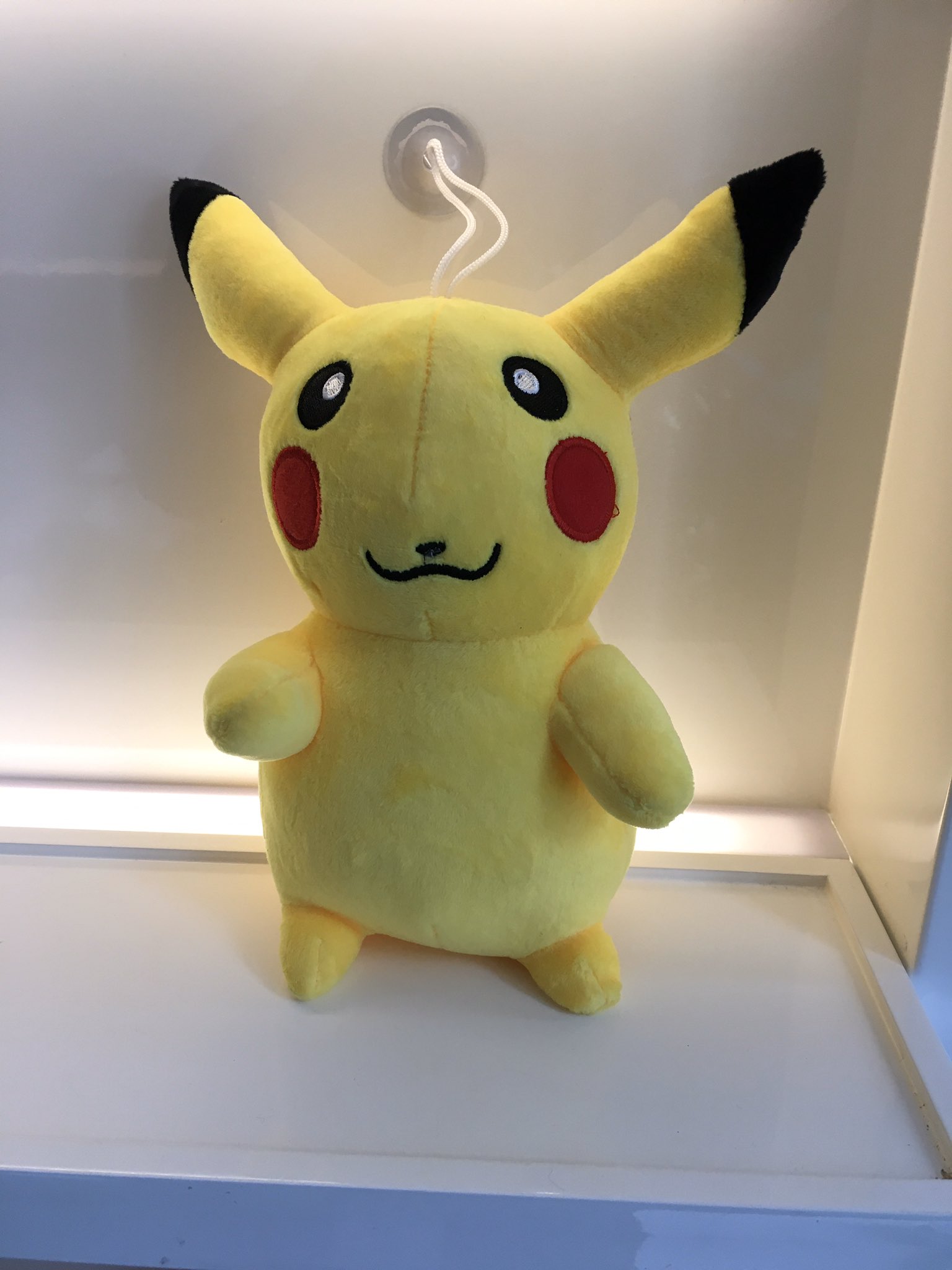 いんちき番長 マンボウ すいよう西田 先日中国で見つけたジワジワくるいんちきピカチュウ ドラえもんもピカチュウもちょっとバランスを崩しただけでいんちき度がグンと高まるのが楽しい いんちきおもちゃ T Co Wddygy2fwn Twitter
