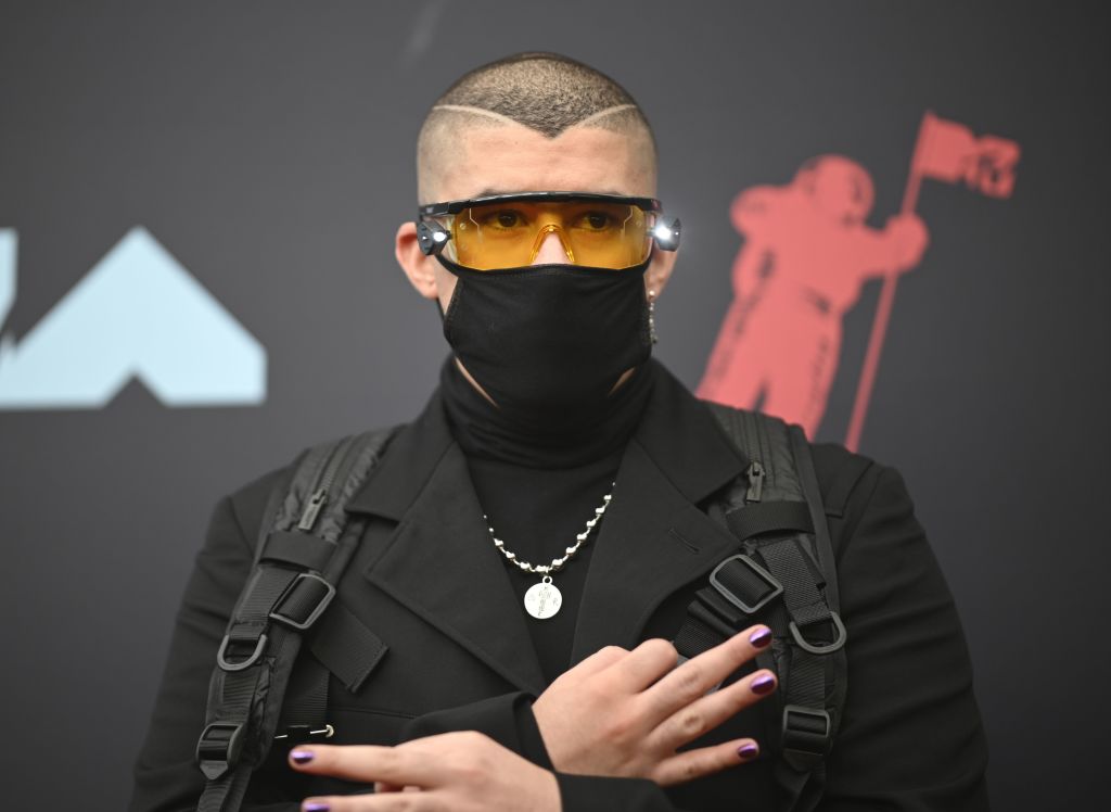 Bad Bunny pays tribute to Kobe Bryant on "6 Rings. thefader.com/2020/0...