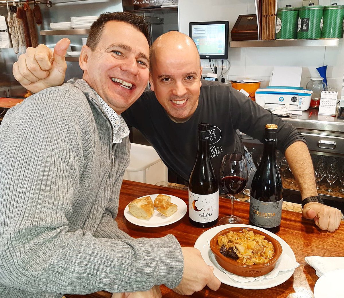 VINCELONA (@vincelona1) on Twitter photo Moments de plaer 😉 gastronòmics cassolà amb els amics de <a href="/Lamoreramataro/">La Morera Mataro</a> 🙌🏻 i els vins Celistia Negre 2018 i Criança 2017 de <a href="/CostersSio/">Costers del Sió</a>
.
Moltes gràcies per tot🍷 #vincelonandfriends! Moments de plaer 😉 gastronòmics cassolà amb els amics de <a href="/Lamoreramataro/">La Morera Mataro</a> 🙌🏻 i els vins Celistia Negre 2018 i Criança 2017 de <a href="/CostersSio/">Costers del Sió</a>
.
Moltes gràcies per tot🍷 #vincelonandfriends!