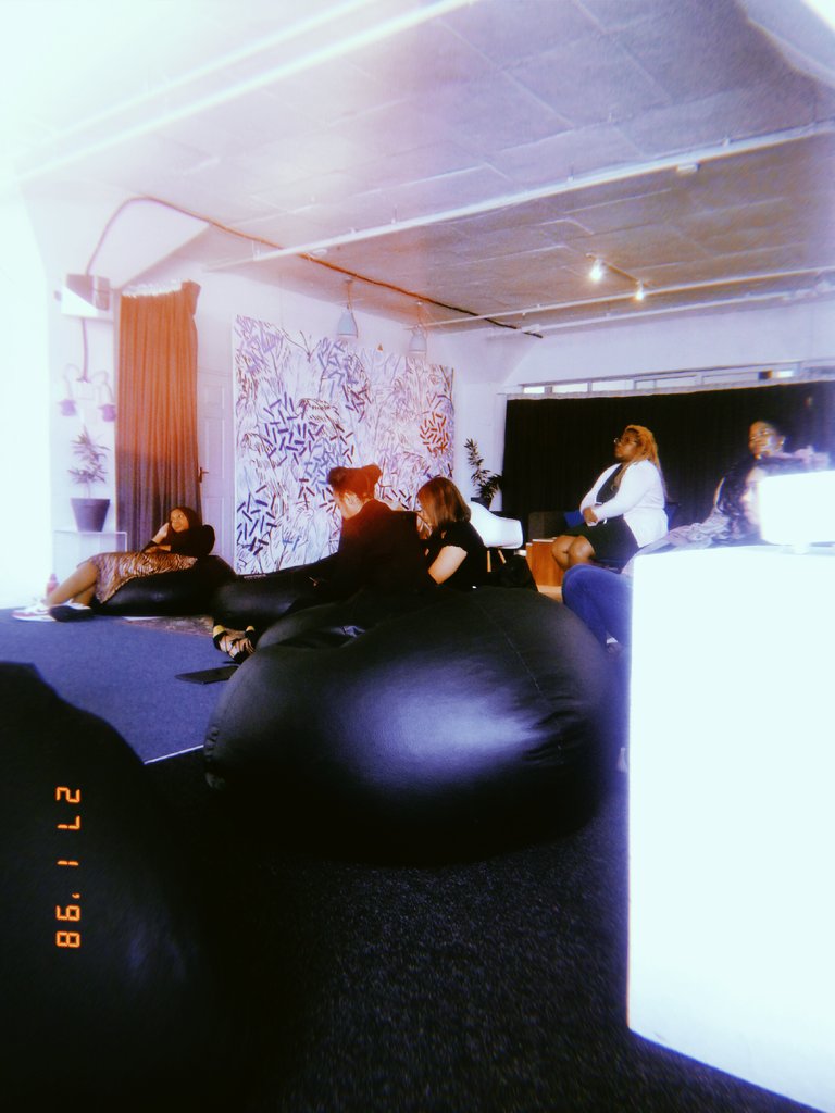 Madame_Blogger's tweet photo. What an insightful mind blowing day I had with the creative minded team from @unileversa &amp; other agencies in an open creative studio #stationdrive
#stationdrive
#Unileverteam 
#unileverbrand
#brainstorming
#dawnbrand https://t.co/a9Rw9q77tN
