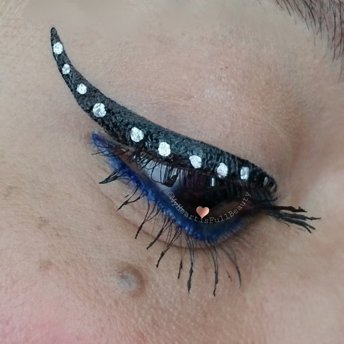 Gosh, I just #𝐋𝐎𝐕𝐄 creating #art, even as #simple as this is!!! And the #makeup that I use...? 𝐒𝐎 𝐒𝐈𝐌𝐏𝐋𝐄 to #create it all with!!! 😍⁣
⁣
If you could choose 𝐀𝐍𝐘 of your #hobbies to #build a business with, what would it be...? 😊

#eyeliner #eyelinerart #makeupart