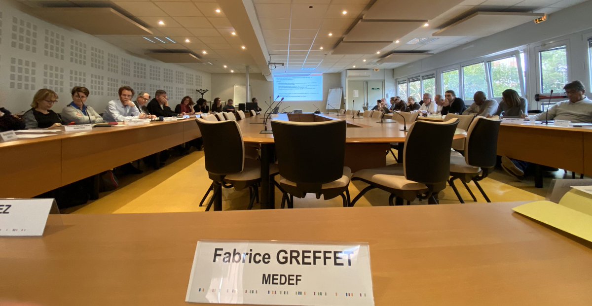 fabricegreffet's tweet photo. Très heureux en ma qualité de Vice-Président #GPROCT @MEDEF_Sud avec mon homologue des représentants sociaux de co-animer avec #JeanFrançois_Dalvai Président la Réunion plénière du #CROCT à la #DirecctePaca. #Santé, #Sécurité #Amélioration #conditionsdetravail #planrégional https://t.co/tbjvECRqpL