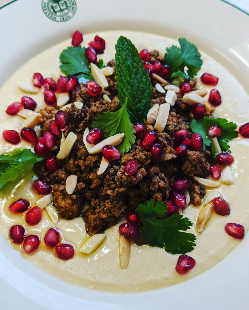 Eddie_Mundy's tweet photo. Lamb Hummus
.
@FlikISDining
.
#chefswhim #schoollunch #spiced #lamb #hummus #tahini #lemon #garlic #oliveoil #pomegranate #toastedalmond #cilantro #mint #eatshareconnect #teampixel https://t.co/IiKaFnPtR7