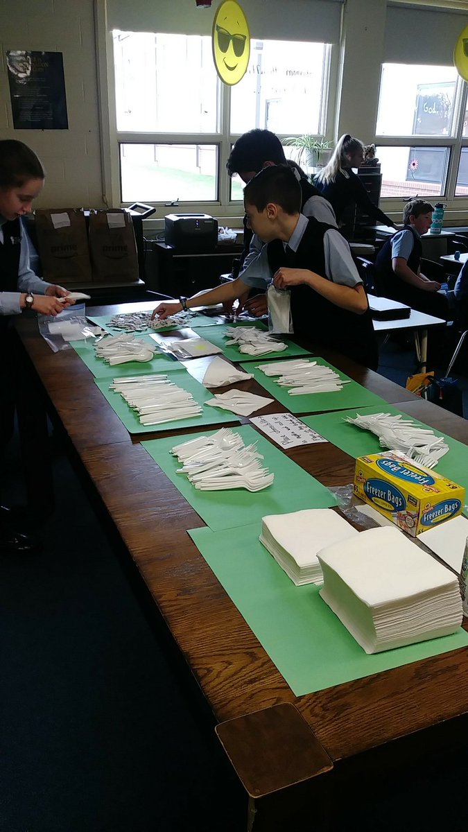 kbpley's tweet photo. 7th grade making cards and utensil packed for Cathedral Kitchen. #service#WeAreSMLS https://t.co/4S5ZzY70hJ