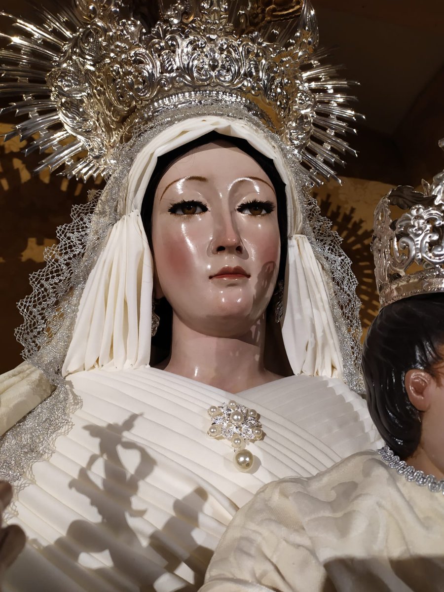 VCarmenCamas's tweet photo. Así luce Nuestra Bendita Madre del Carmen en su altar https://t.co/tpxZDtnFSB