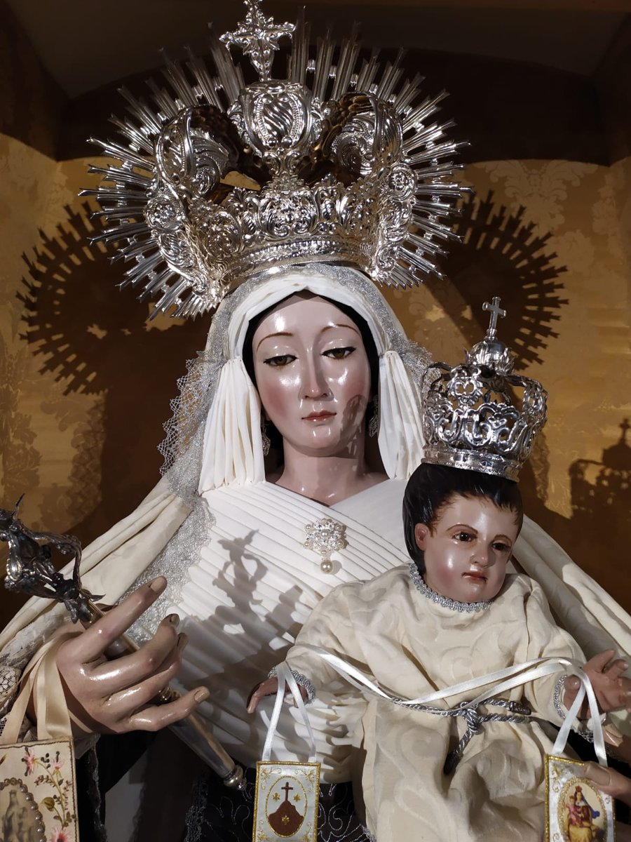 VCarmenCamas's tweet photo. Así luce Nuestra Bendita Madre del Carmen en su altar https://t.co/tpxZDtnFSB