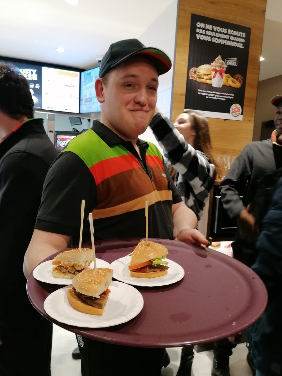 DeborathBlondel's tweet photo. Pôle emploi #dreux @poleemploi_RCVL présent à l inauguration pour l ouverture de #burgerkingdreux. L'ouverture prévue demain s'annonce très bien avec une équipe dynamique sortant en partie des POE. https://t.co/GGOvacr9g9