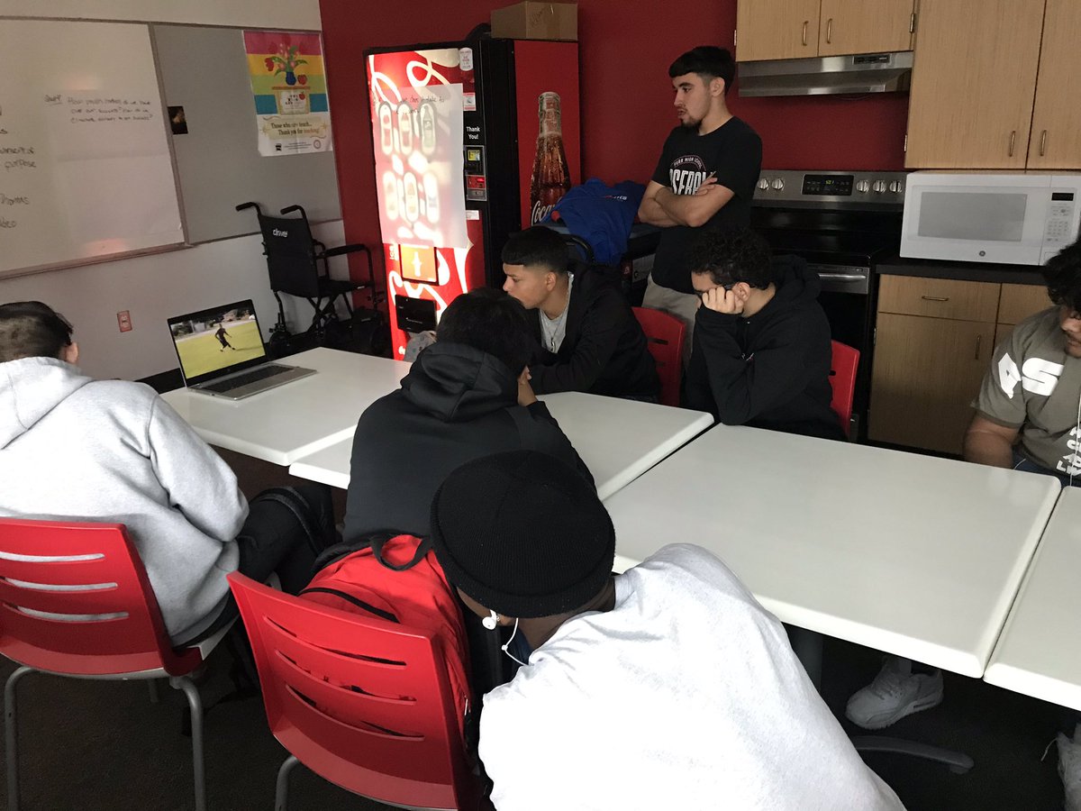 BVCoog13's tweet photo. @HISD_ATMP students from @FurrHS had a chance to meet and discuss perseverance and success. Great conversations and insight from these young men! @CharlesASloan1 #HISDEmpowers #ATMP #AscendingToMen #ATMProject https://t.co/kHChaqfOV1