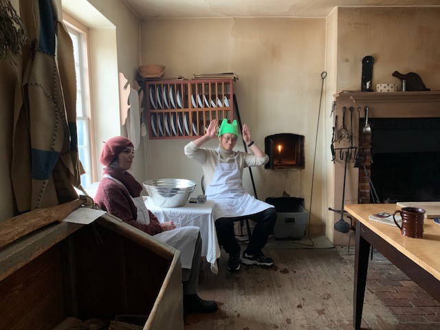 UofTELP's tweet photo. #UofTELP volunteered to help out at the recent Fort York Frost Fair--presenting winter fun at the Fort York National Historic Site and nearby area. https://t.co/sPYvBW7Bup