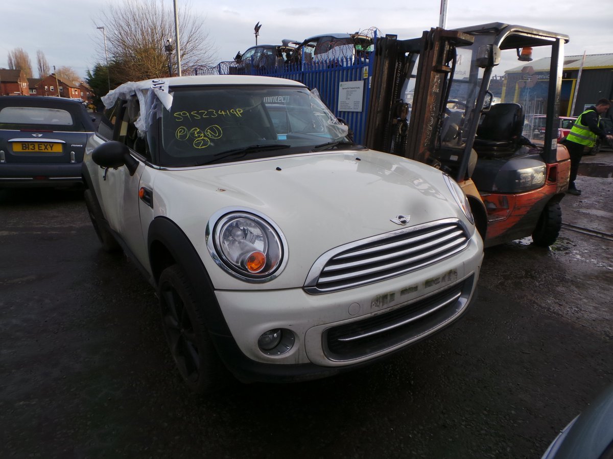 PEPPER WHITE R56 LCI IN FOR BREAKING! CALL US ON 0161 761 1615 IF YOU NEED ANY PARTS!